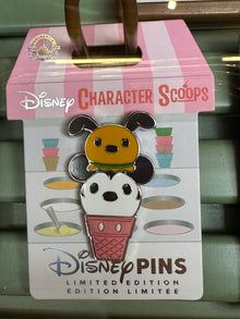  Disney Character Scoops - Mickey and Pluto Pin