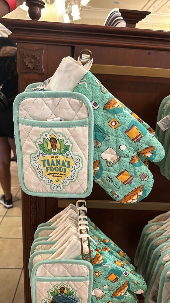 Tiana’s Bayou Adventure Oven Mitt and Pot Holder Set