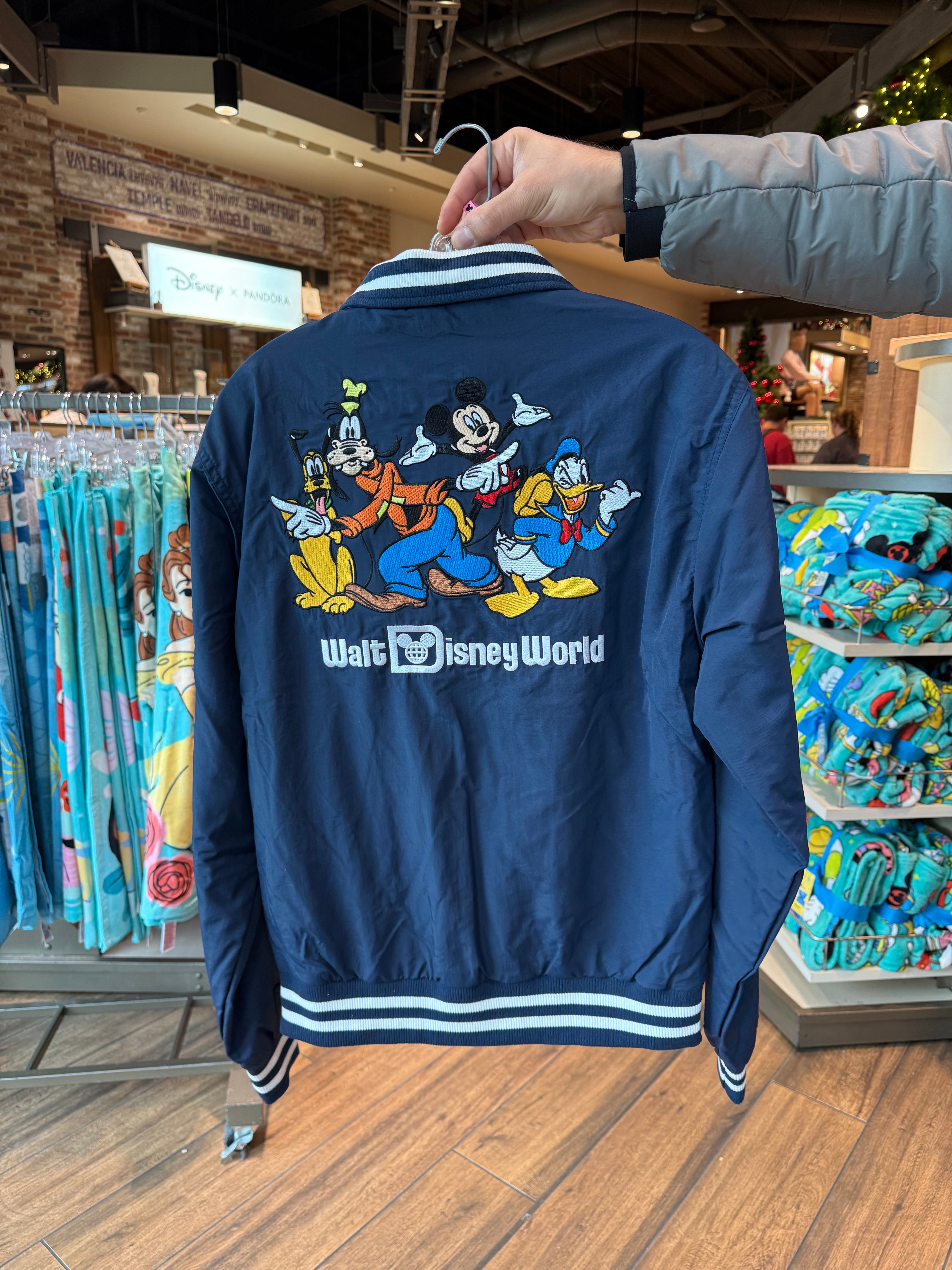 26E558D7-0B3C-4015-AB73-