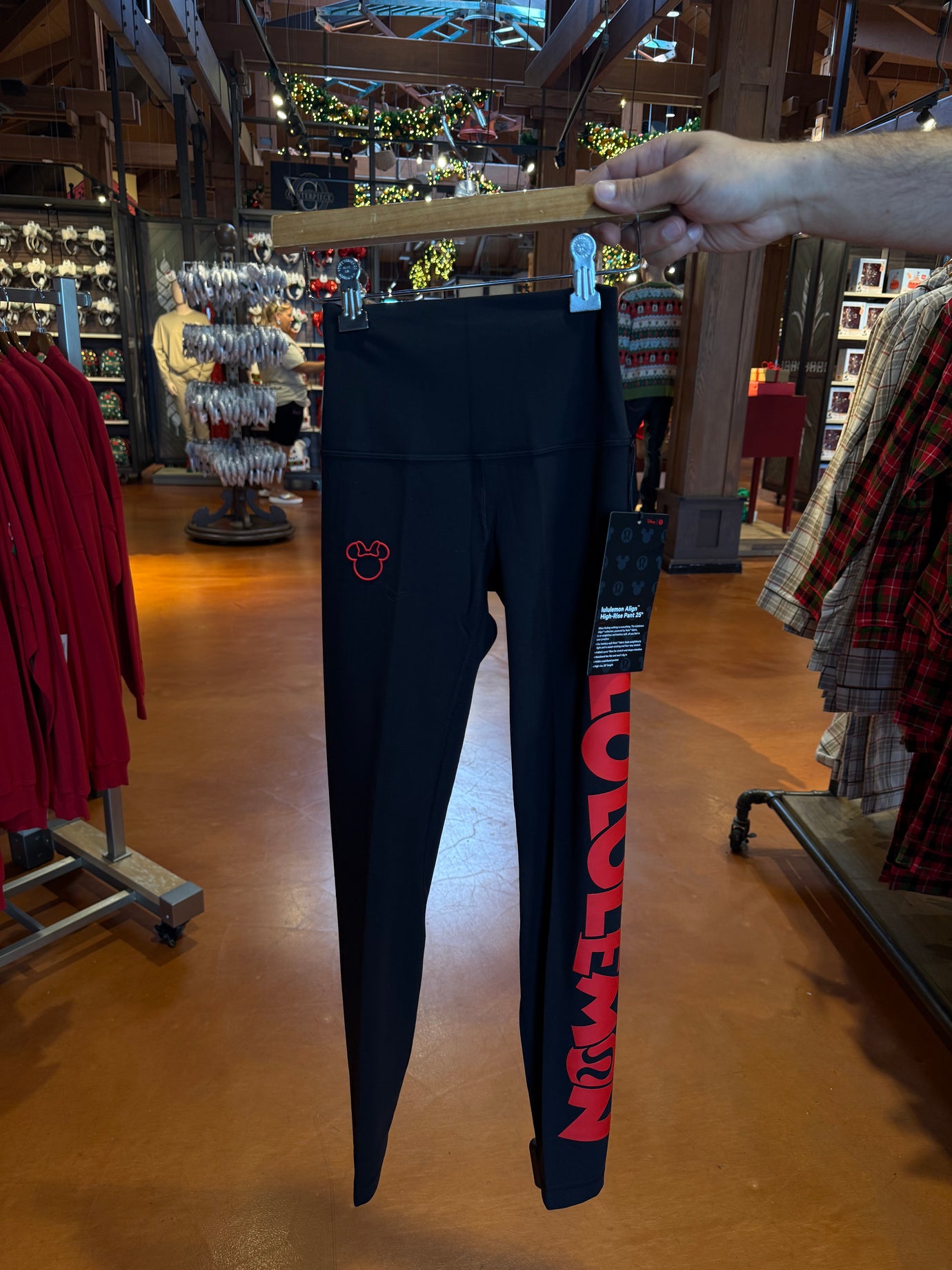 ルルレモン　ディズニー　Disney lululemon レギンス　ヨガ　M DISNEY X LULULEMON WUNDER TRAIN TIGHT~25”~CLASSIC BLACK~4 6